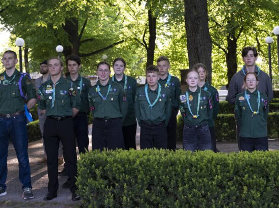 4. juunil 2025 tähistab kogu Eesti sinimustvalge lipu 141. aastapäeva. Riigikogu juhatus ja Eesti Lipu Selts kutsusid sel puhul kõiki kell 7 hommikul riigilipu pidulikule heiskamisele Toompeale Kuberneri aeda.