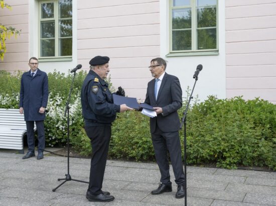 4. juunil 2025 tähistab kogu Eesti sinimustvalge lipu 141. aastapäeva. Riigikogu juhatus ja Eesti Lipu Selts kutsusid sel puhul kõiki kell 7 hommikul riigilipu pidulikule heiskamisele Toompeale Kuberneri aeda.