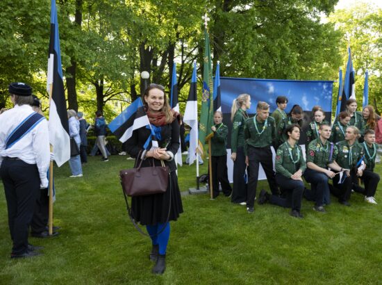 4. juunil 2025 tähistab kogu Eesti sinimustvalge lipu 141. aastapäeva. Riigikogu juhatus ja Eesti Lipu Selts kutsusid sel puhul kõiki kell 7 hommikul riigilipu pidulikule heiskamisele Toompeale Kuberneri aeda.
