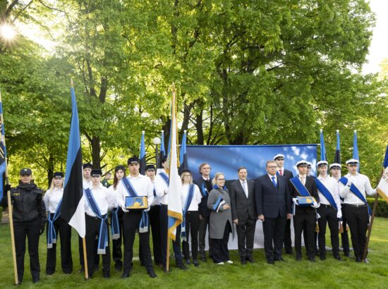 4. juunil 2025 tähistab kogu Eesti sinimustvalge lipu 141. aastapäeva. Riigikogu juhatus ja Eesti Lipu Selts kutsusid sel puhul kõiki kell 7 hommikul riigilipu pidulikule heiskamisele Toompeale Kuberneri aeda.