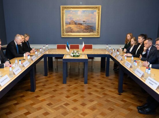 Poola Seimi esimees Szymon Hołownia kohtus Riigikogu esimehe Lauri Hussariga. Kohtumisel osalesid ka väliskomisjoni esimees Marko Mihkelson, riigikaitsekomisjoni esimees Kalev Stoicescu ja Eesti-Poola parlamendirühma esimees Ants Frosch.