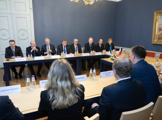 Poola Seimi esimees Szymon Hołownia kohtus Riigikogu esimehe Lauri Hussariga. Kohtumisel osalesid ka väliskomisjoni esimees Marko Mihkelson, riigikaitsekomisjoni esimees Kalev Stoicescu ja Eesti-Poola parlamendirühma esimees Ants Frosch.