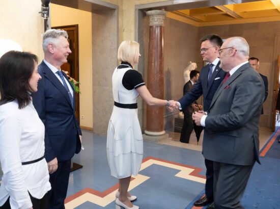 Poola Seimi esimees Szymon Hołownia kohtus president Alar Karisega.