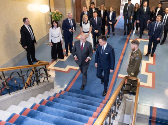 Poola Seimi esimees Szymon Hołownia kohtus president Alar Karisega.