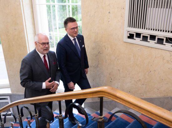 Poola Seimi esimees Szymon Hołownia kohtus president Alar Karisega.