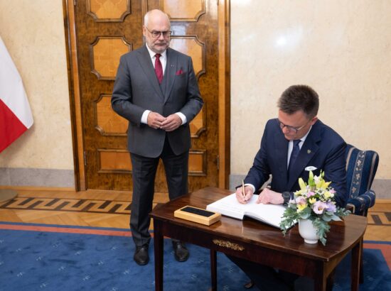Poola Seimi esimees Szymon Hołownia kohtus president Alar Karisega.