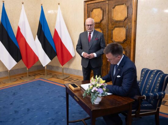 Poola Seimi esimees Szymon Hołownia kohtus president Alar Karisega.