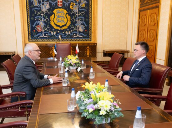 Poola Seimi esimees Szymon Hołownia kohtus president Alar Karisega.