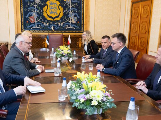 Poola Seimi esimees Szymon Hołownia kohtus president Alar Karisega.