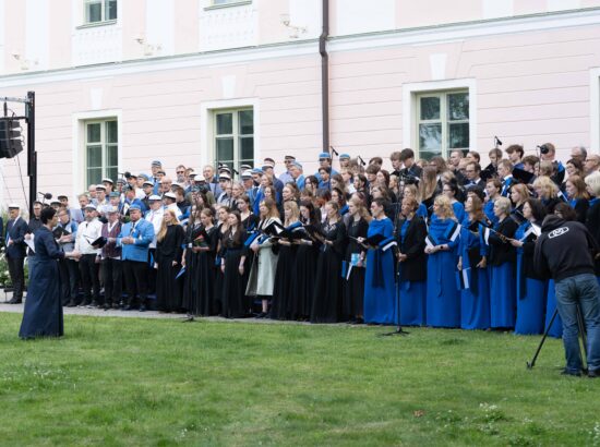 XXVIII laulu- ja XXI tantsupeole „Iseoma“ pühendatud riigilipu heiskamise tseremoonia Kuberneri aias