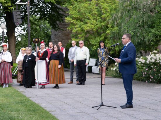 XXVIII laulu- ja XXI tantsupeole „Iseoma“ pühendatud riigilipu heiskamise tseremoonia Kuberneri aias