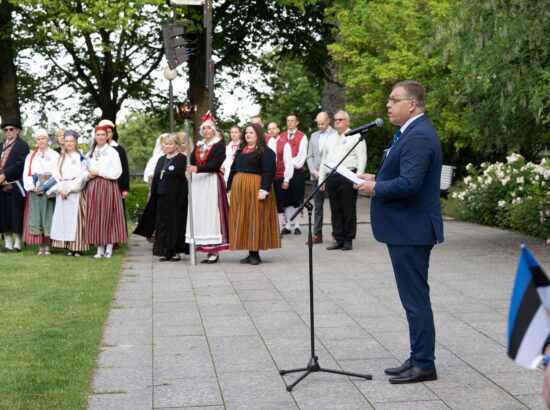 XXVIII laulu- ja XXI tantsupeole „Iseoma“ pühendatud riigilipu heiskamise tseremoonia Kuberneri aias