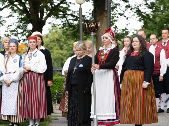 XXVIII laulu- ja XXI tantsupeole „Iseoma“ pühendatud riigilipu heiskamise tseremoonia Kuberneri aias