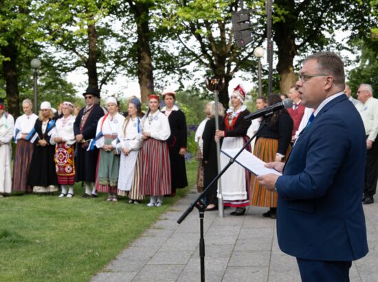 XXVIII laulu- ja XXI tantsupeole „Iseoma“ pühendatud riigilipu heiskamise tseremoonia Kuberneri aias