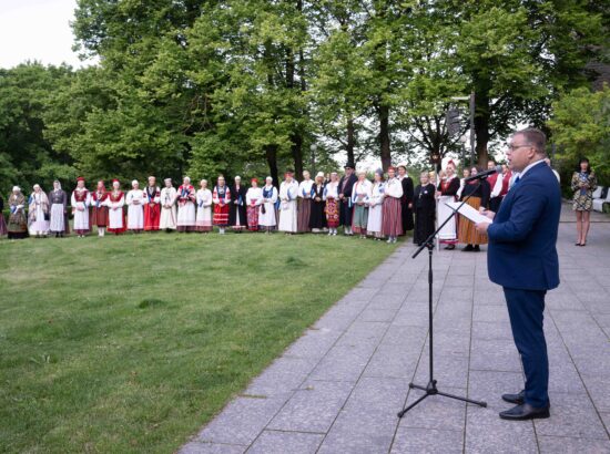 XXVIII laulu- ja XXI tantsupeole „Iseoma“ pühendatud riigilipu heiskamise tseremoonia Kuberneri aias