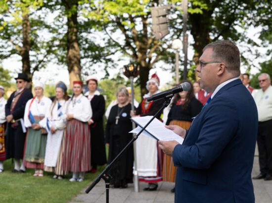 XXVIII laulu- ja XXI tantsupeole „Iseoma“ pühendatud riigilipu heiskamise tseremoonia Kuberneri aias