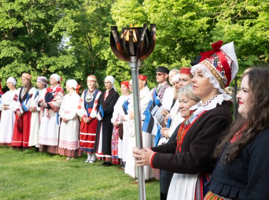 XXVIII laulu- ja XXI tantsupeole „Iseoma“ pühendatud riigilipu heiskamise tseremoonia Kuberneri aias