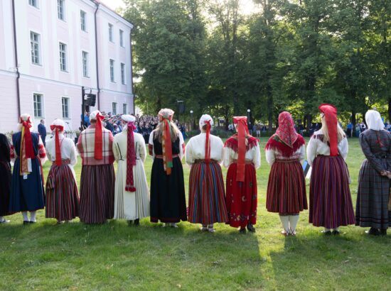 XXVIII laulu- ja XXI tantsupeole „Iseoma“ pühendatud riigilipu heiskamise tseremoonia Kuberneri aias
