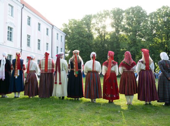 XXVIII laulu- ja XXI tantsupeole „Iseoma“ pühendatud riigilipu heiskamise tseremoonia Kuberneri aias