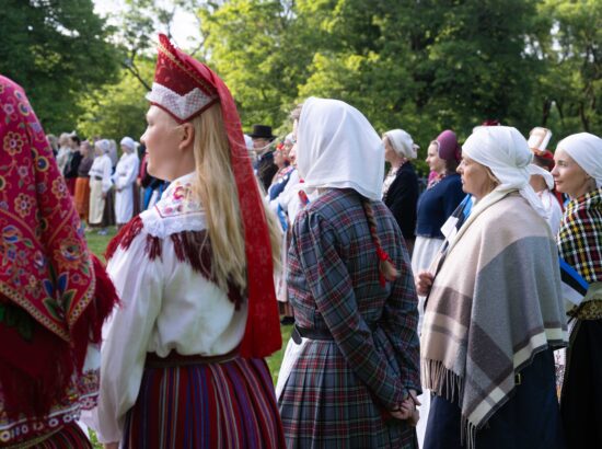 XXVIII laulu- ja XXI tantsupeole „Iseoma“ pühendatud riigilipu heiskamise tseremoonia Kuberneri aias