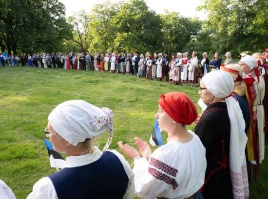 XXVIII laulu- ja XXI tantsupeole „Iseoma“ pühendatud riigilipu heiskamise tseremoonia Kuberneri aias