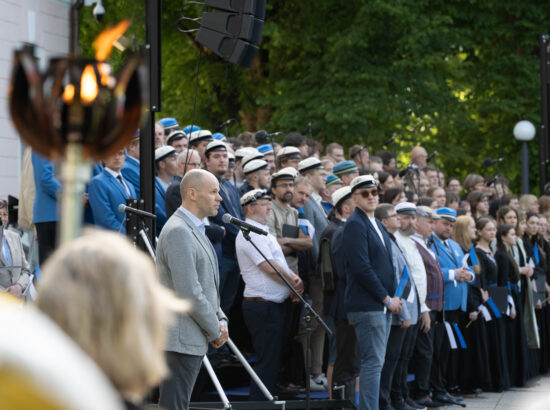 XXVIII laulu- ja XXI tantsupeole „Iseoma“ pühendatud riigilipu heiskamise tseremoonia Kuberneri aias