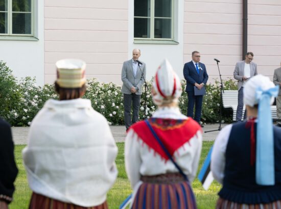 XXVIII laulu- ja XXI tantsupeole „Iseoma“ pühendatud riigilipu heiskamise tseremoonia Kuberneri aias