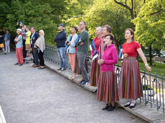 XXVIII laulu- ja XXI tantsupeole „Iseoma“ pühendatud riigilipu heiskamise tseremoonia Kuberneri aias
