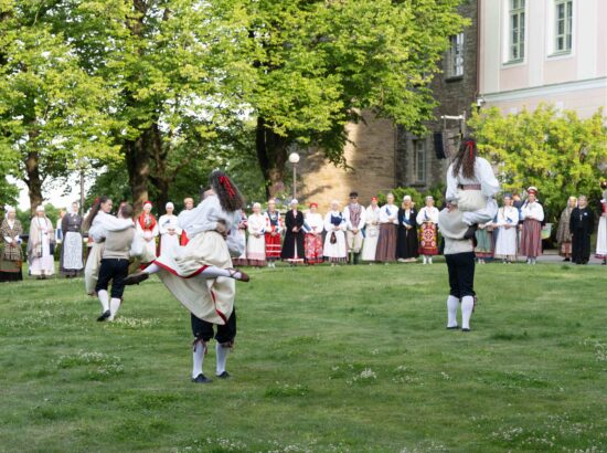 XXVIII laulu- ja XXI tantsupeole „Iseoma“ pühendatud riigilipu heiskamise tseremoonia Kuberneri aias