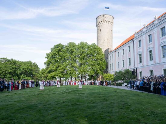 XXVIII laulu- ja XXI tantsupeole „Iseoma“ pühendatud riigilipu heiskamise tseremoonia Kuberneri aias
