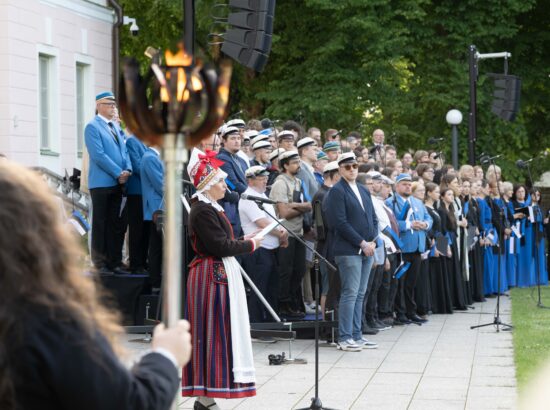 XXVIII laulu- ja XXI tantsupeole „Iseoma“ pühendatud riigilipu heiskamise tseremoonia Kuberneri aias