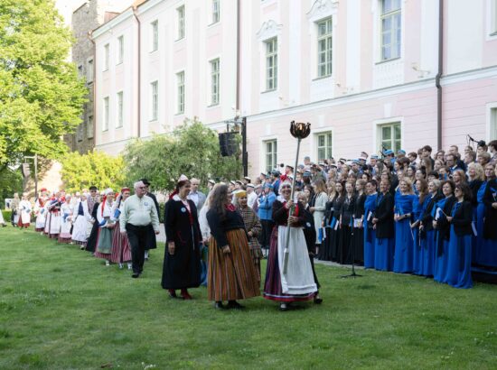 XXVIII laulu- ja XXI tantsupeole „Iseoma“ pühendatud riigilipu heiskamise tseremoonia Kuberneri aias