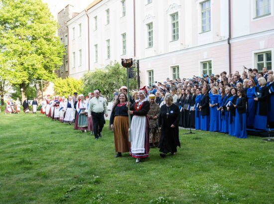 XXVIII laulu- ja XXI tantsupeole „Iseoma“ pühendatud riigilipu heiskamise tseremoonia Kuberneri aias
