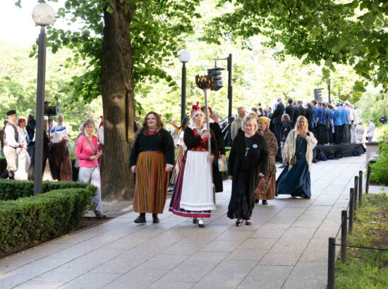 XXVIII laulu- ja XXI tantsupeole „Iseoma“ pühendatud riigilipu heiskamise tseremoonia Kuberneri aias