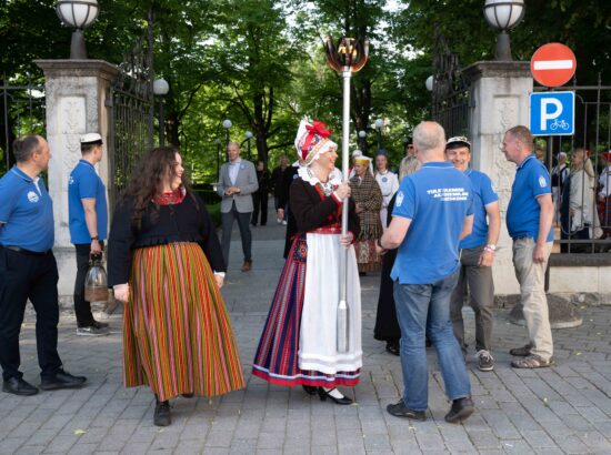 XXVIII laulu- ja XXI tantsupeole „Iseoma“ pühendatud riigilipu heiskamise tseremoonia Kuberneri aias