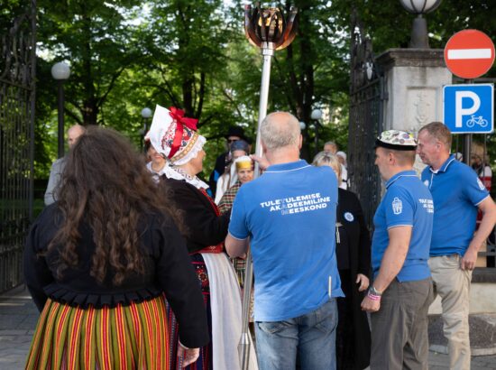 XXVIII laulu- ja XXI tantsupeole „Iseoma“ pühendatud riigilipu heiskamise tseremoonia Kuberneri aias