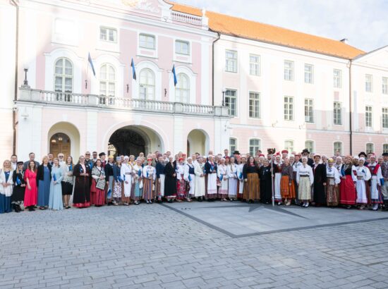 XXVIII laulu- ja XXI tantsupeole „Iseoma“ pühendatud riigilipu heiskamise tseremoonia Kuberneri aias