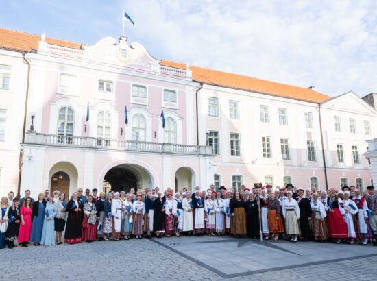XXVIII laulu- ja XXI tantsupeole „Iseoma“ pühendatud riigilipu heiskamise tseremoonia Kuberneri aias