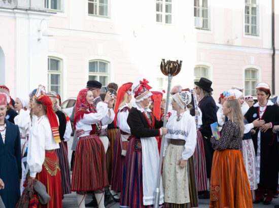 XXVIII laulu- ja XXI tantsupeole „Iseoma“ pühendatud riigilipu heiskamise tseremoonia Kuberneri aias
