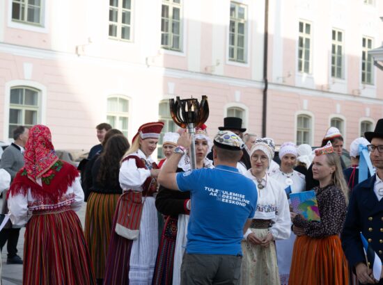 XXVIII laulu- ja XXI tantsupeole „Iseoma“ pühendatud riigilipu heiskamise tseremoonia Kuberneri aias