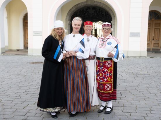 XXVIII laulu- ja XXI tantsupeole „Iseoma“ pühendatud riigilipu heiskamise tseremoonia Kuberneri aias