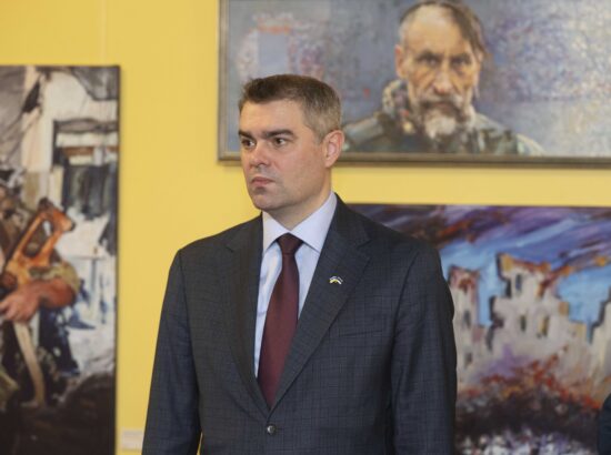 Näituse "Alistumatu Mariupol" avamissündmus. Pildil Ukraina suursaadik Eestis Volodymyr Boyechko.