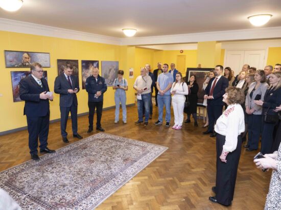 Näituse "Alistumatu Mariupol" avamissündmus. Kõneles Vira Konõk.