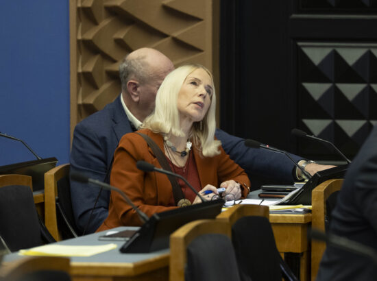 Riigikogu arutas 37 saadiku algatatud umbusaldusavaldust sotsiaalminister Karmen Jollerile.