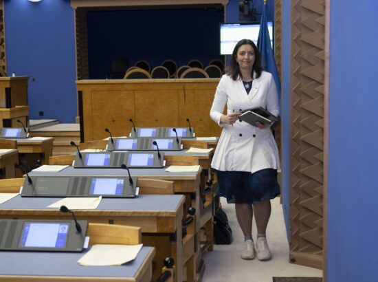 Riigikogu arutas 37 saadiku algatatud umbusaldusavaldust sotsiaalminister Karmen Jollerile.