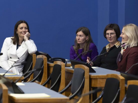 Riigikogu arutas 37 saadiku algatatud umbusaldusavaldust sotsiaalminister Karmen Jollerile.