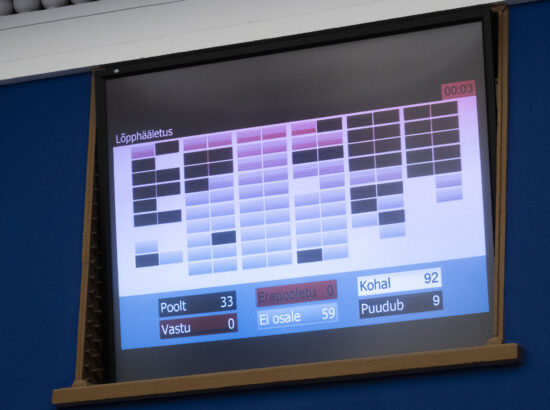 Riigikogu ei toetanud 37 saadiku algatatud umbusaldusavaldust sotsiaalminister Karmen Jollerile.