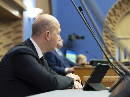 Riigikogu arutas olulise tähtsusega riikliku küsimusena kodanikuühiskonna arengut, demokraatia olukorda ning kollektiivsete pöördumiste rolli