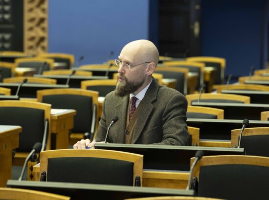 Riigikogu arutas olulise tähtsusega riikliku küsimusena kodanikuühiskonna arengut, demokraatia olukorda ning kollektiivsete pöördumiste rolli