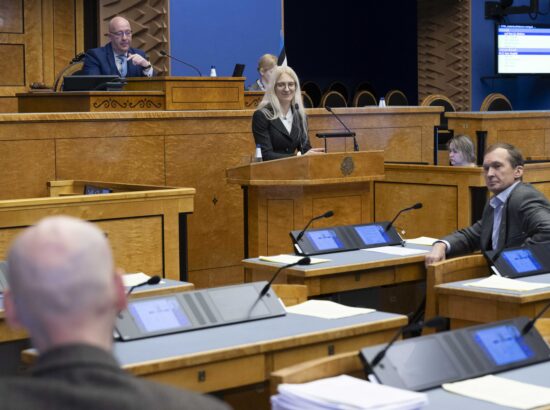Riigikogu arutas olulise tähtsusega riikliku küsimusena kodanikuühiskonna arengut, demokraatia olukorda ning kollektiivsete pöördumiste rolli